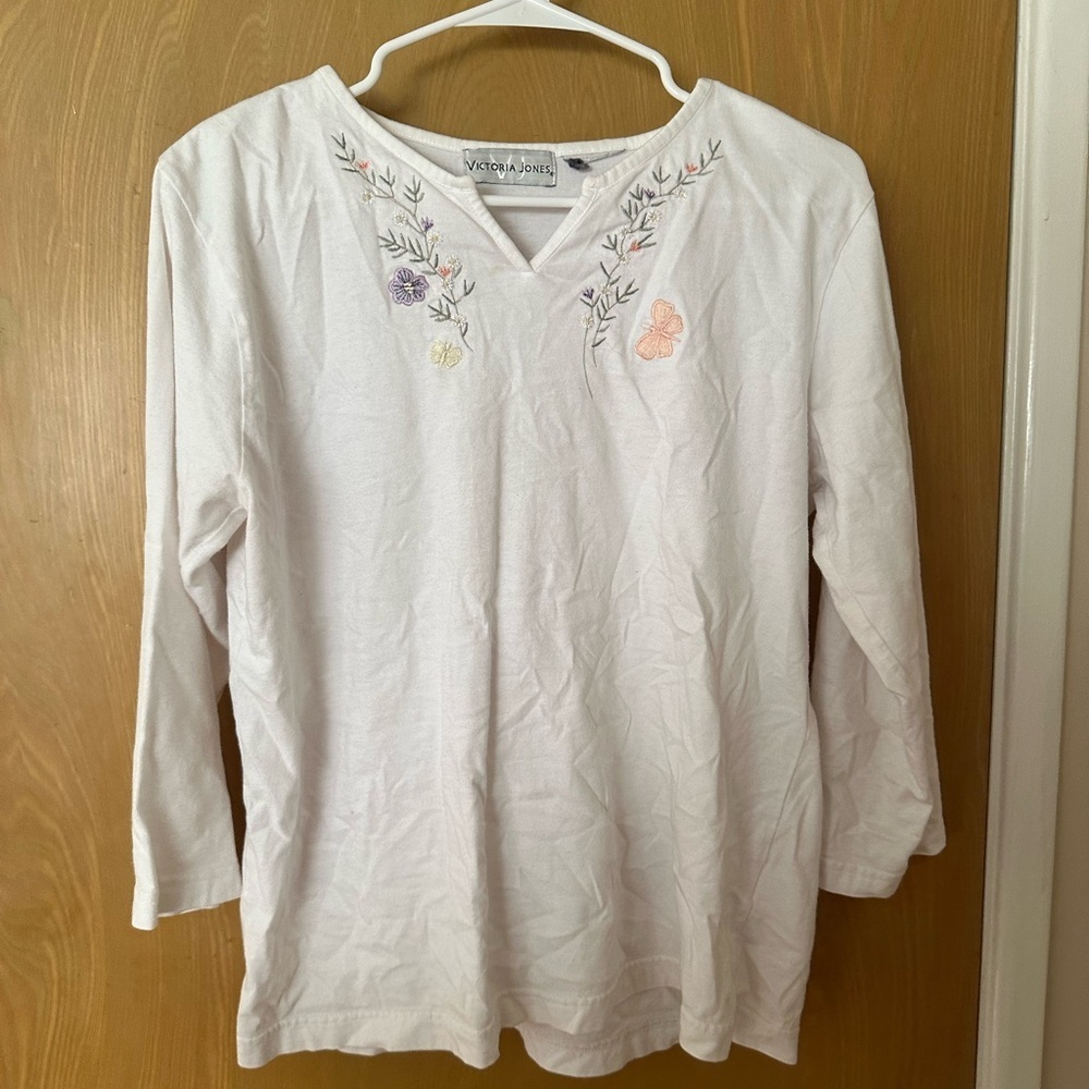 Vintage Victoria Jones 3/4 sleeve with floral embroidery
